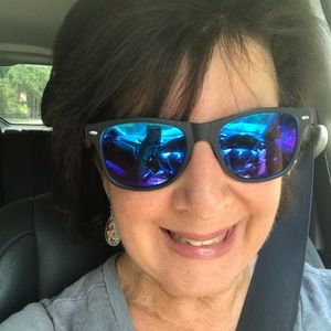 Meet your Posher, Alicia